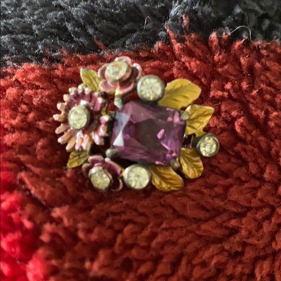 Jewelry - Vintage brooch
